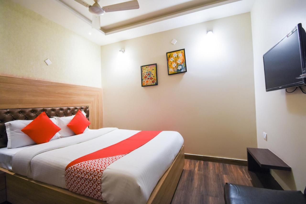 OYO 64260 Hotel Rajnandini Hābra Buitenkant foto