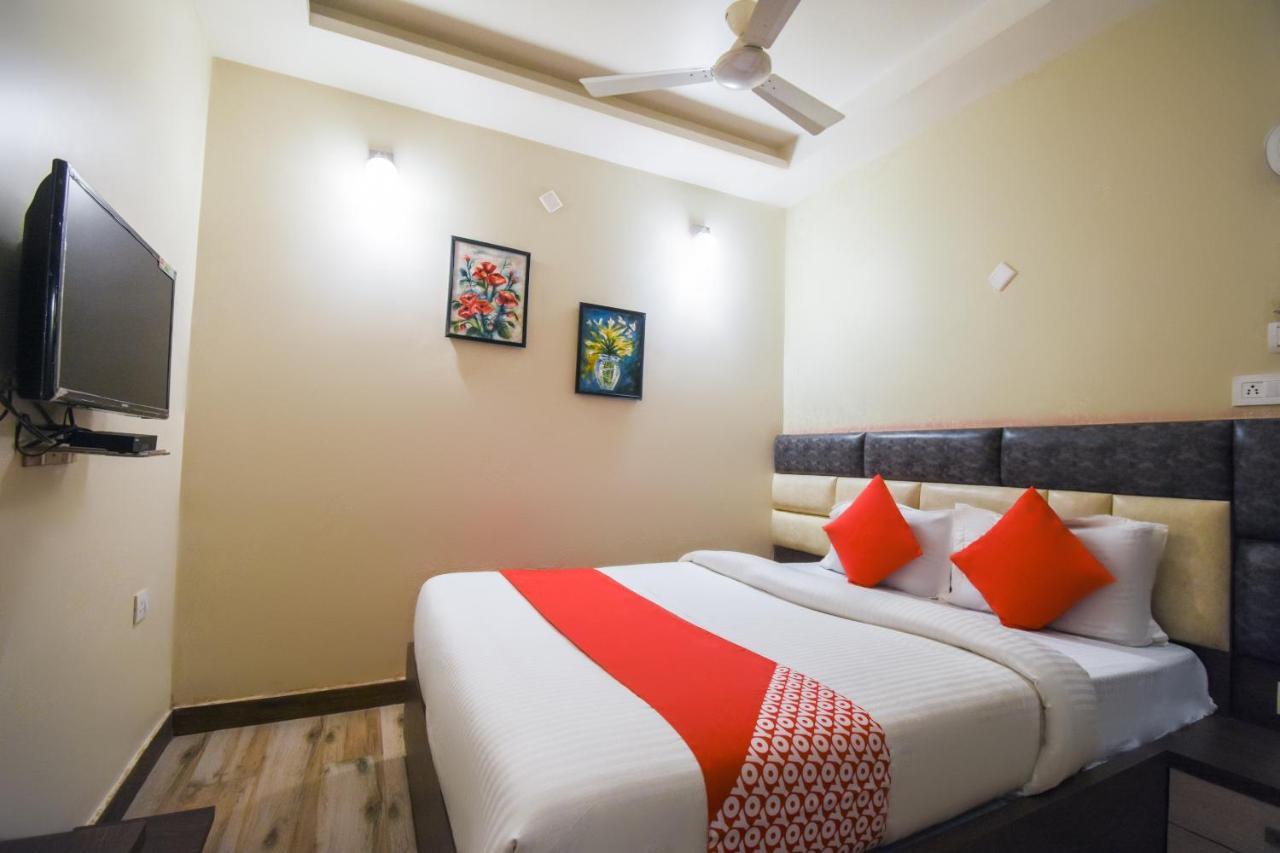 OYO 64260 Hotel Rajnandini Hābra Buitenkant foto
