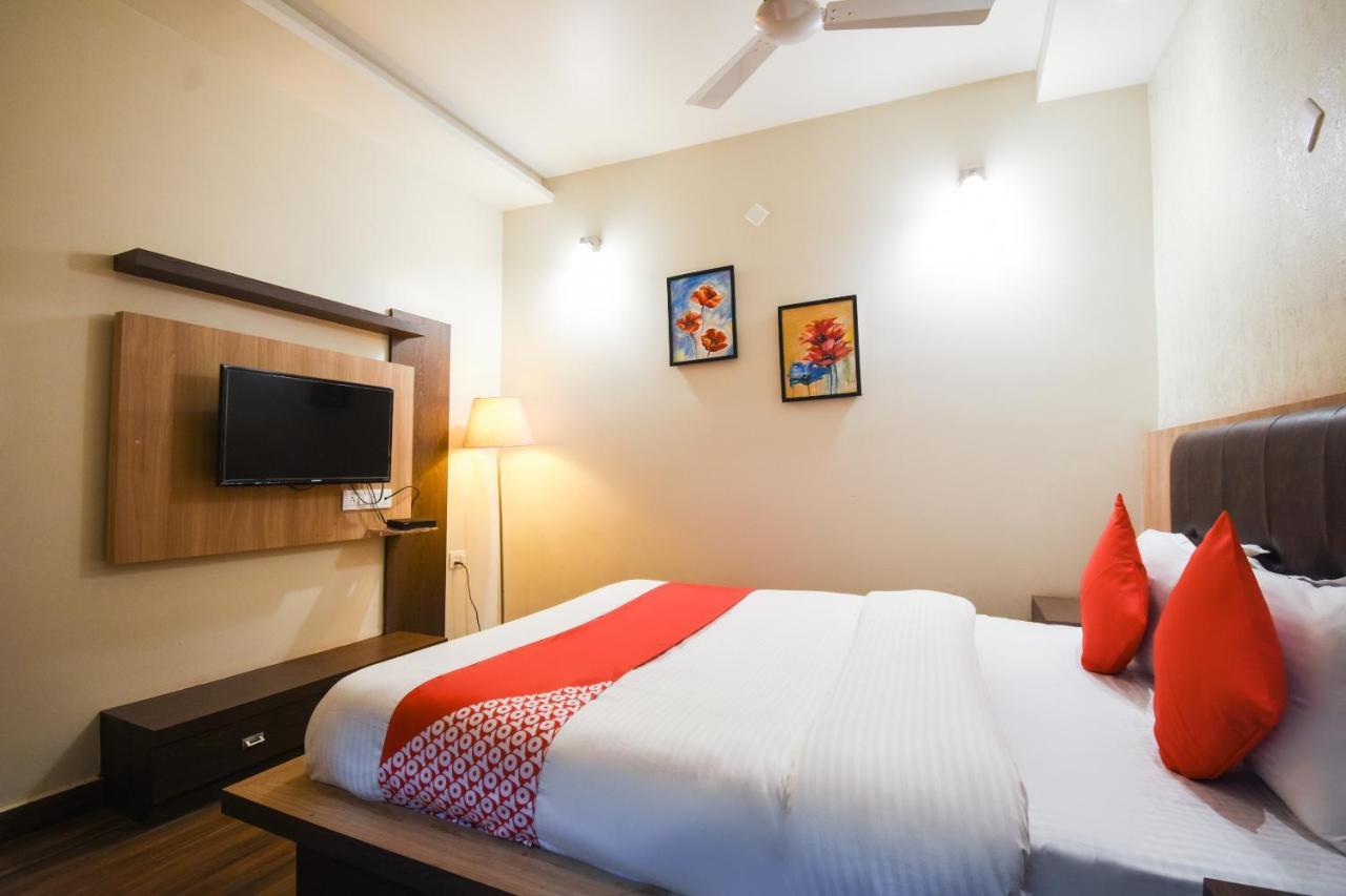 OYO 64260 Hotel Rajnandini Hābra Buitenkant foto